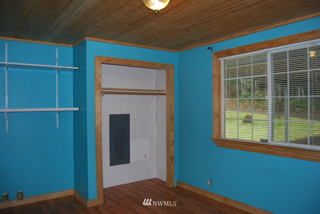 12954 Wallace Road Southeast Olalla, WA 98359 - Photo 9 of 24 Gallery Image 9
