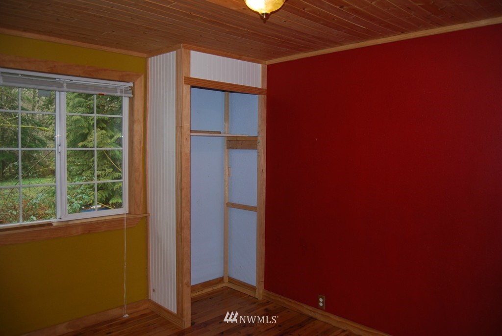 12954 Wallace Road Southeast Olalla, WA 98359 - Photo 10 of 24 Gallery Image 10