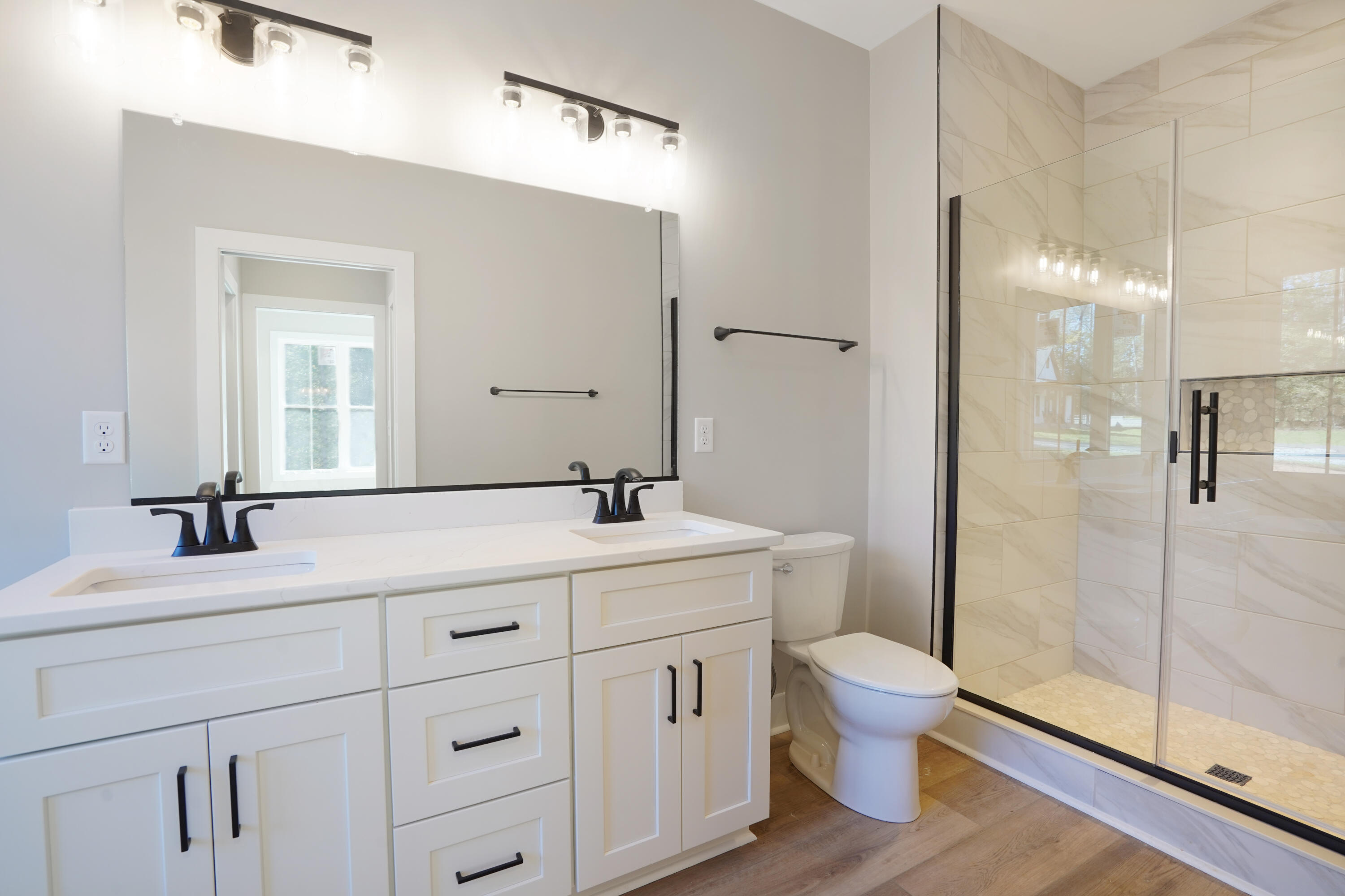 320 Periwinkle Road Moneta, VA 24121 - Photo 20 of 35 Primary Bathroom