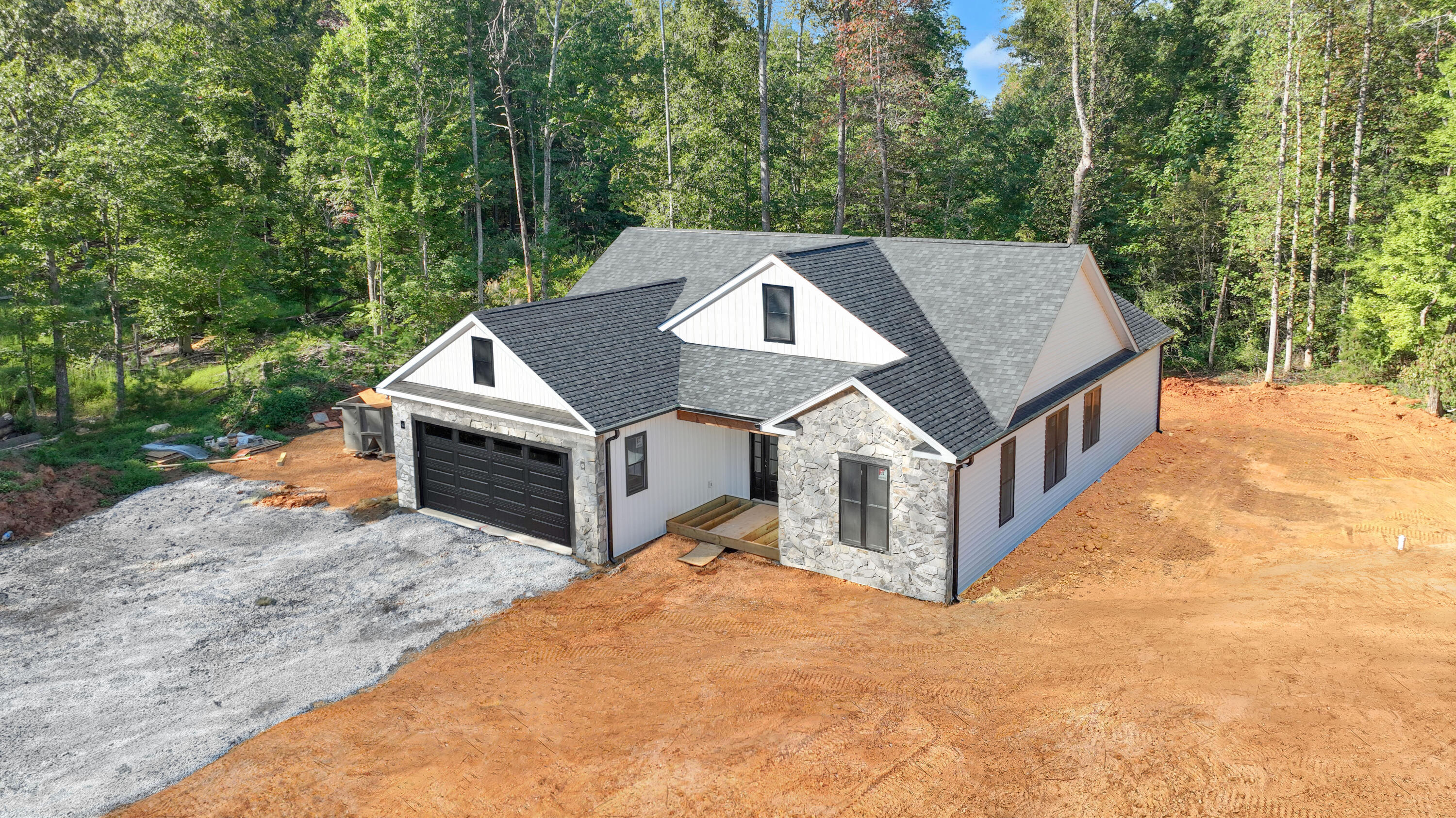 320 Periwinkle Road Moneta, VA 24121 - Photo 2 of 35 Front View