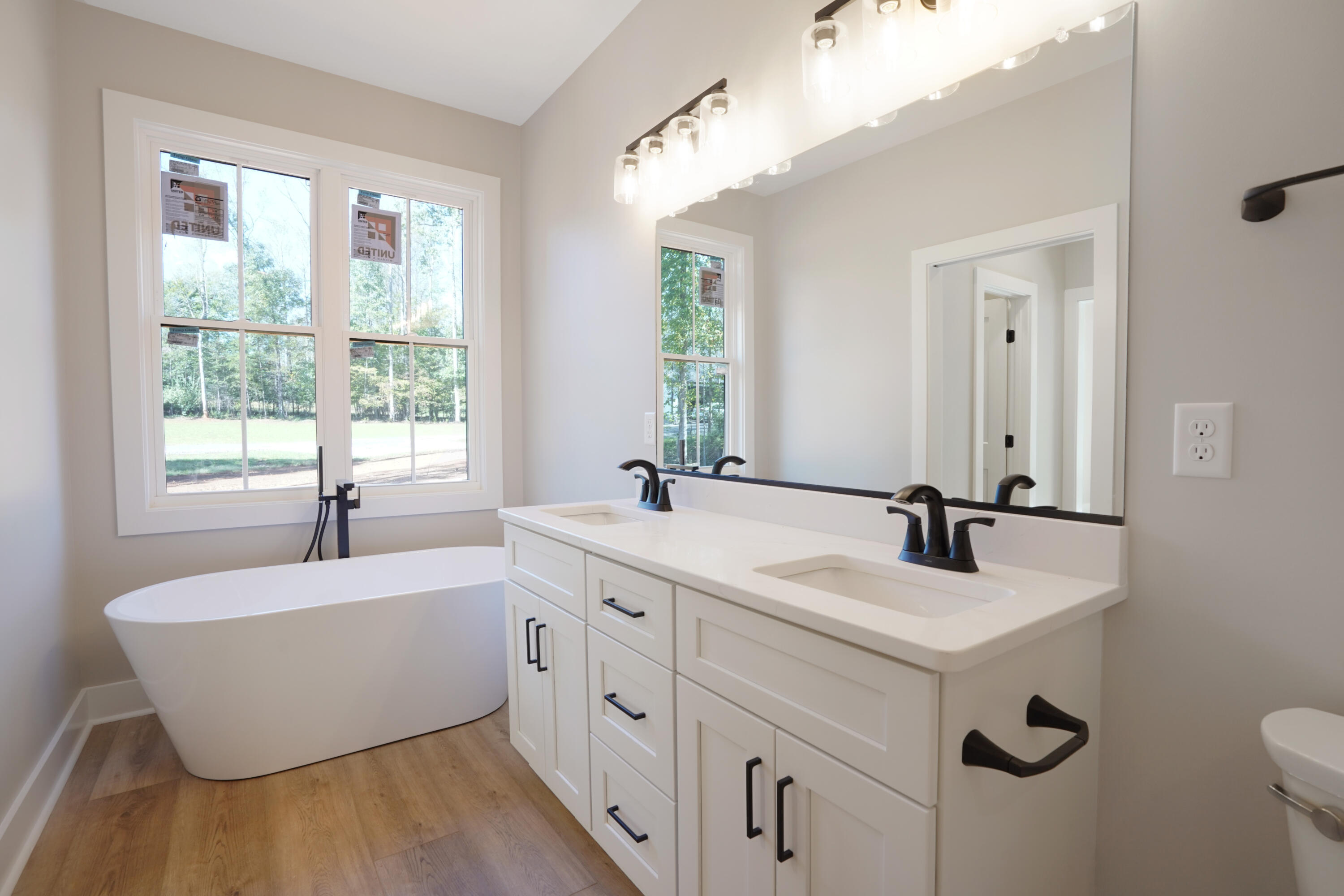 320 Periwinkle Road Moneta, VA 24121 - Photo 23 of 35 Primary Bathroom