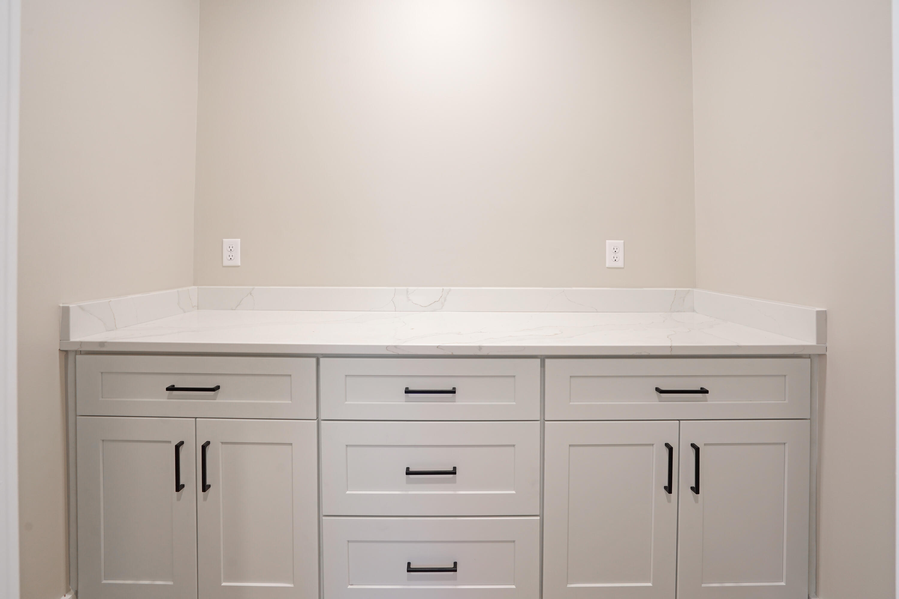 320 Periwinkle Road Moneta, VA 24121 - Photo 34 of 35 Butler's Pantry