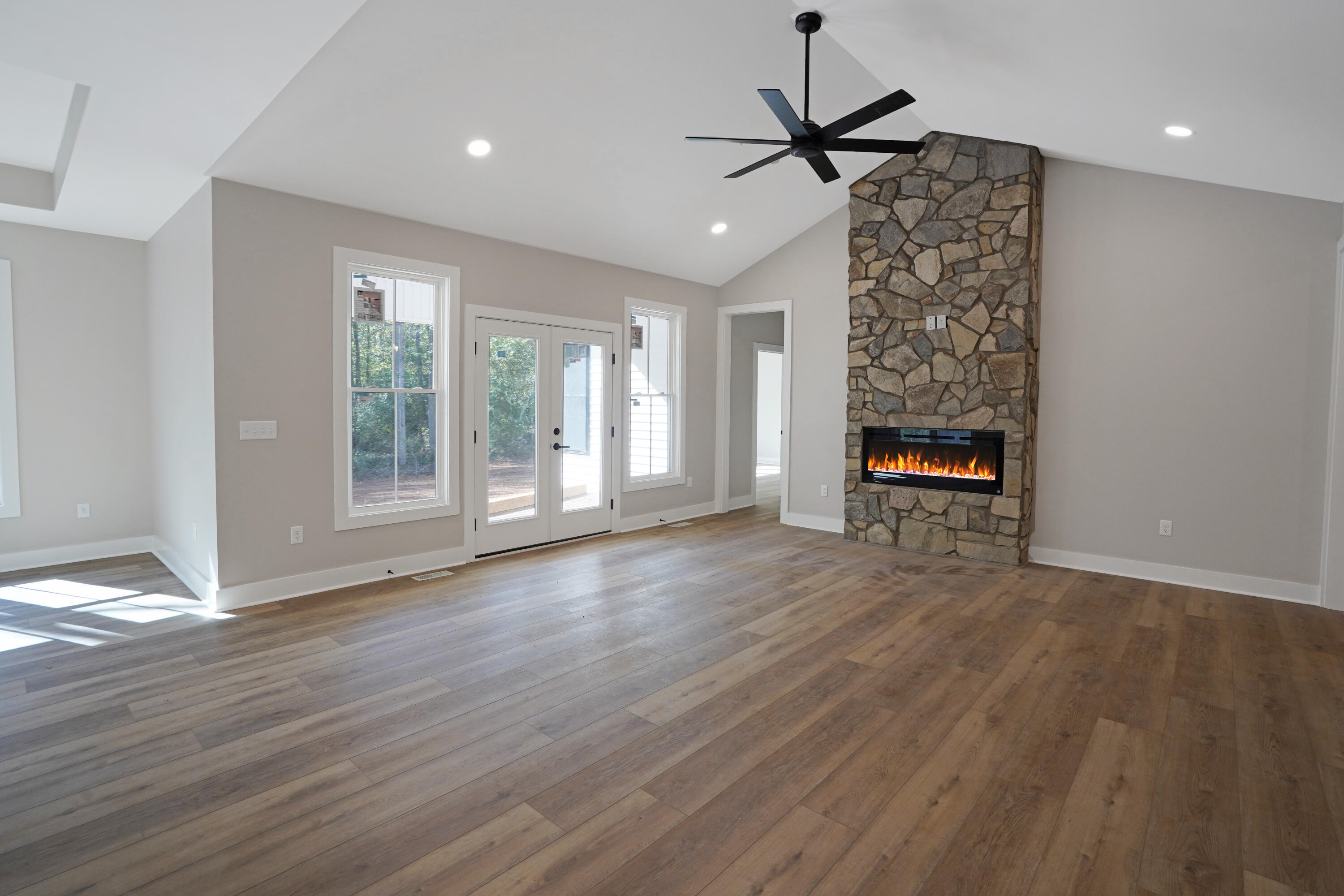 320 Periwinkle Road Moneta, VA 24121 - Photo 5 of 35 DSC09971