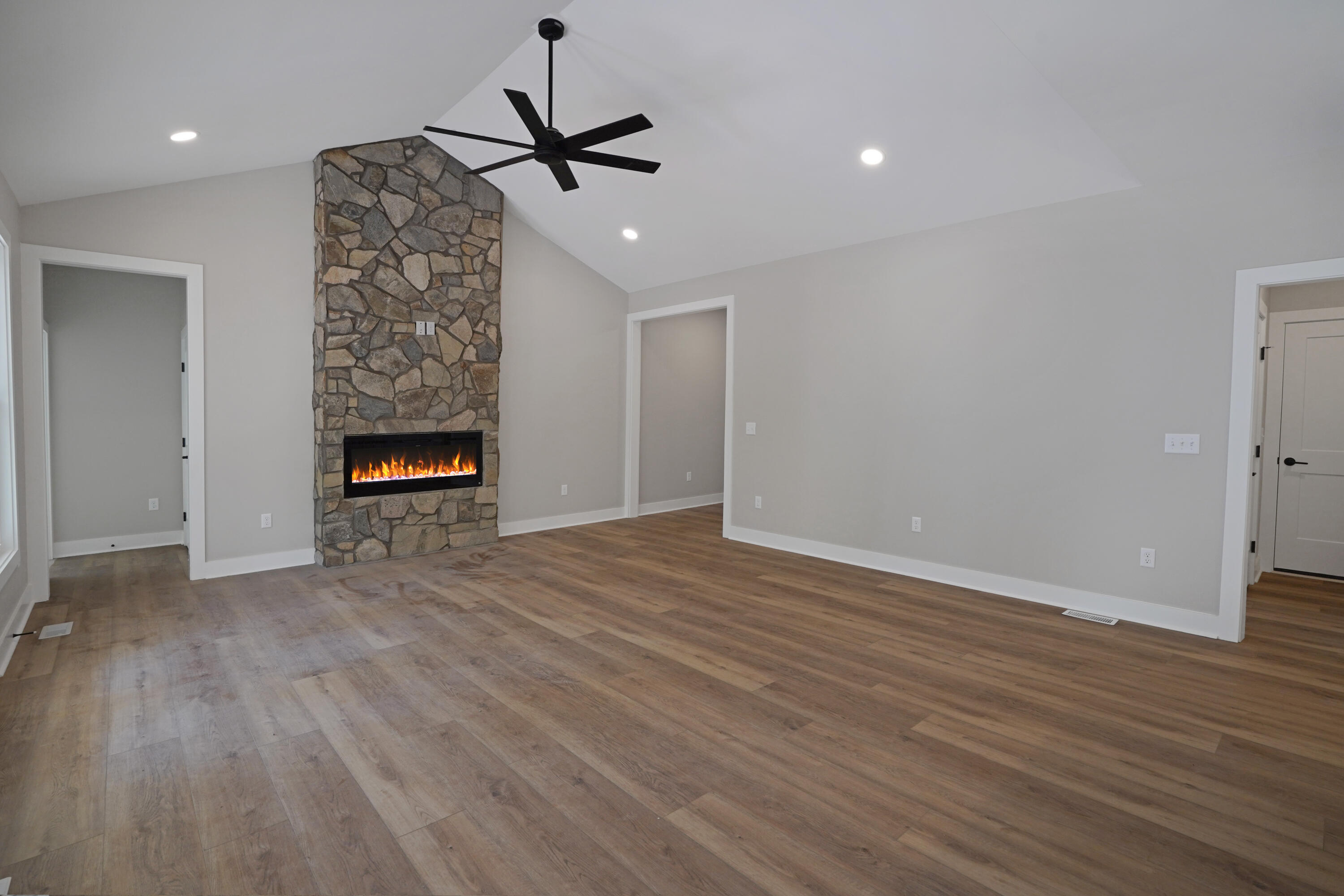 320 Periwinkle Road Moneta, VA 24121 - Photo 6 of 35 DSC09977
