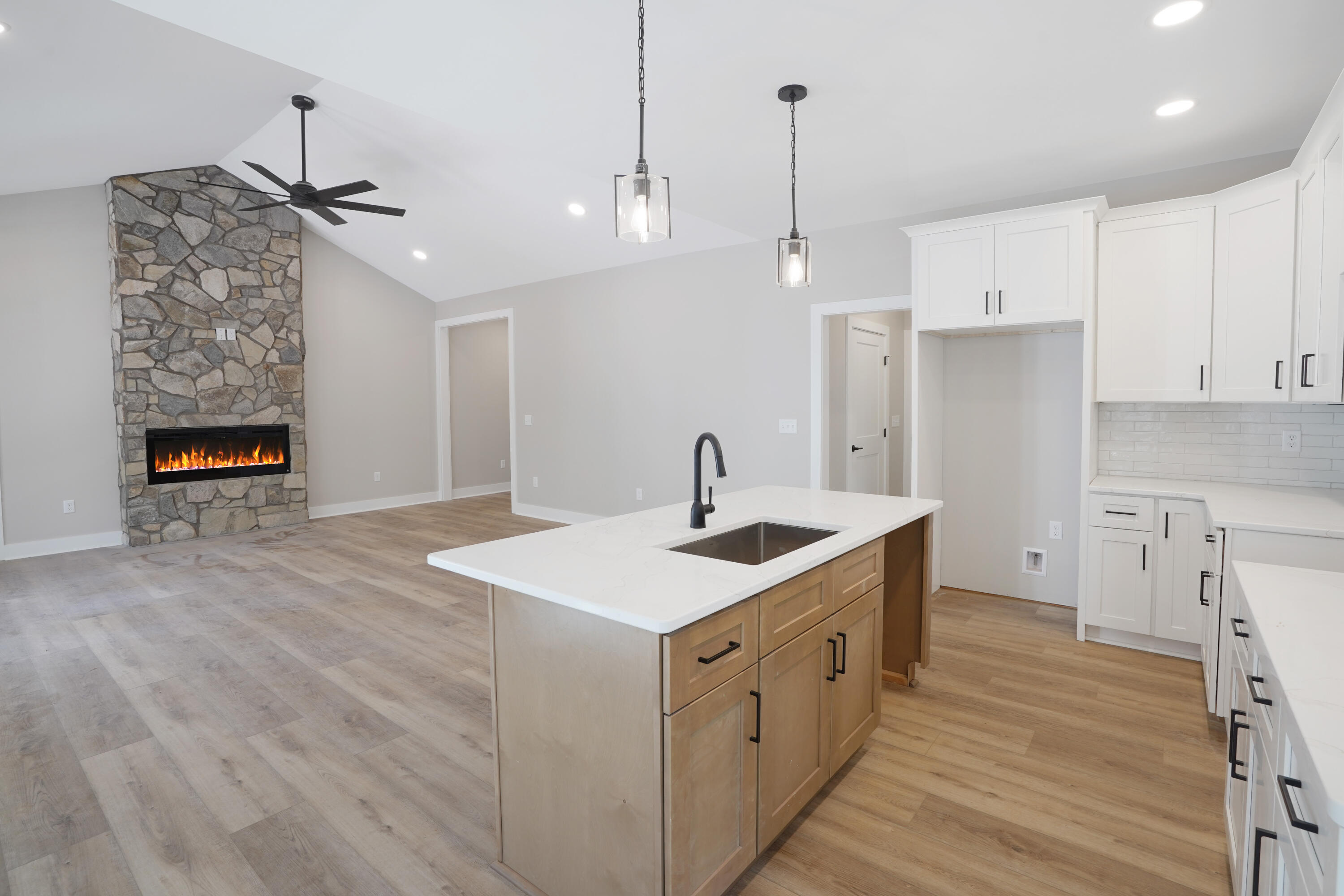 320 Periwinkle Road Moneta, VA 24121 - Photo 7 of 35 DSC09998