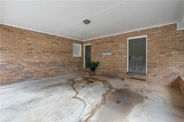 a view of entrance door of the house