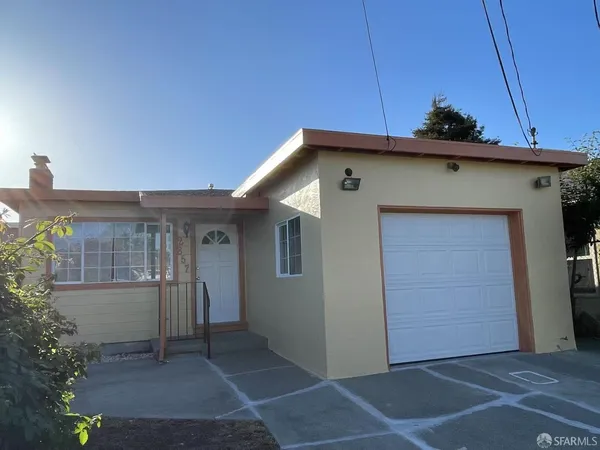 a view of a house with garage