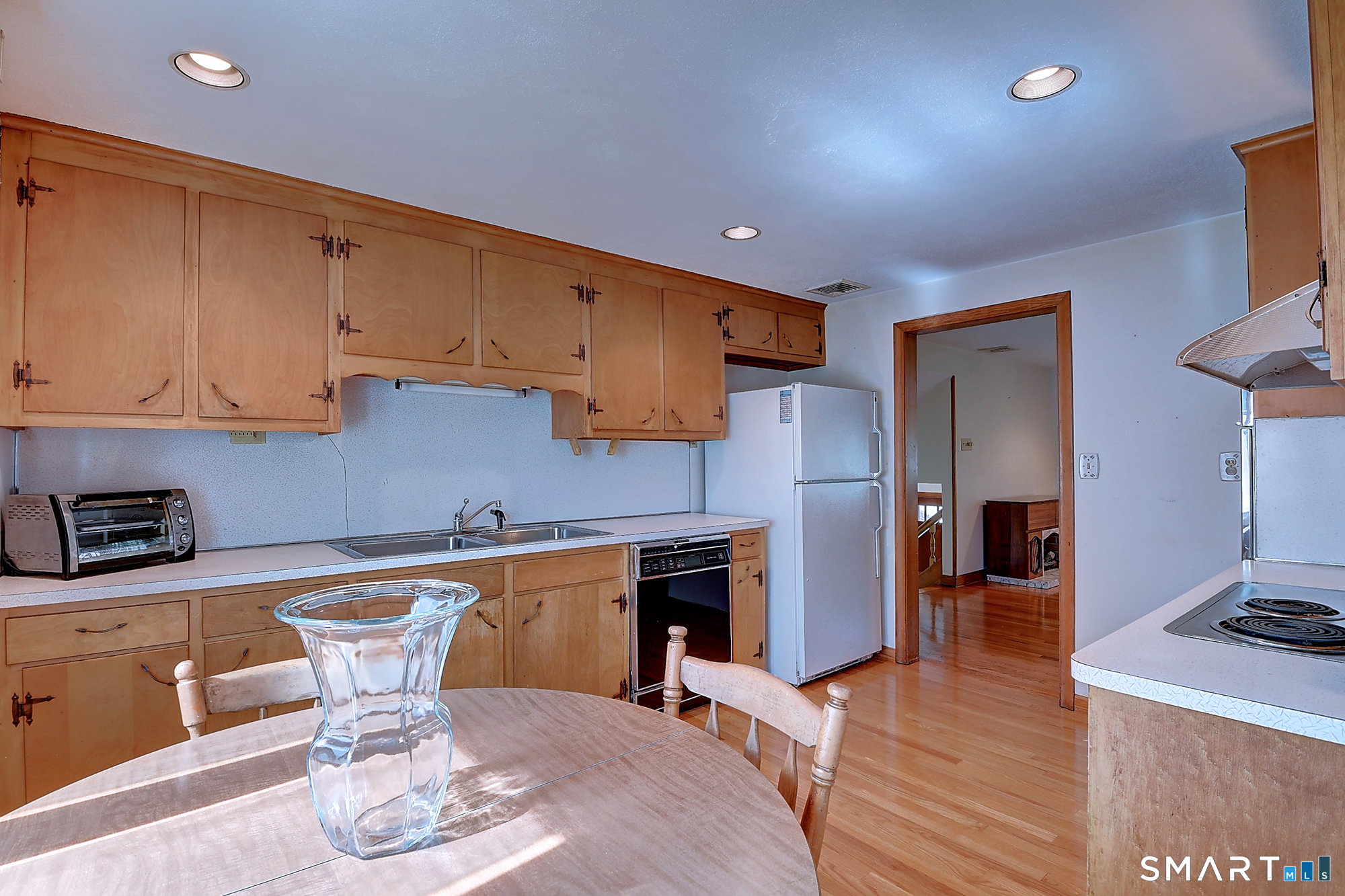 46 Kimball Road Wethersfield, CT 06109 - Photo 16 of 34