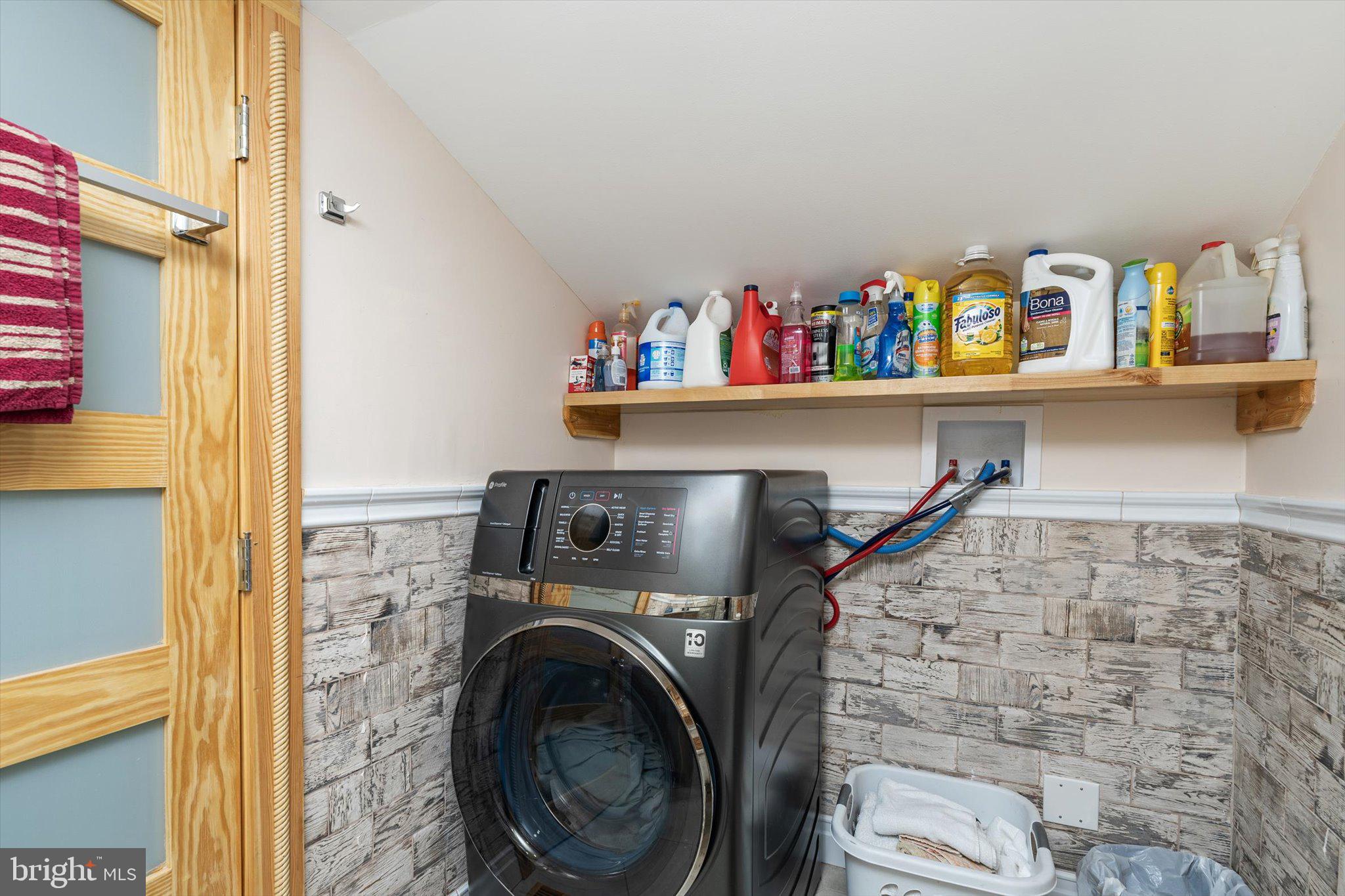1387 Monmouth Road Mount Holly, NJ 08060 - Photo 19 of 31 a utility room with dryer and washer