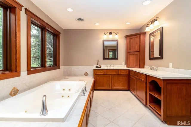 $1,499,900 | 2848 North 800 East, Andrews, IN 46702