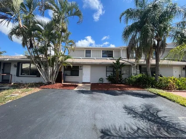 $2,650 | 5249 Tennis Lane, Delray Beach, FL 33484