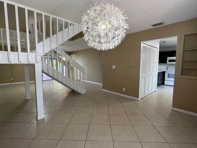 $2,650 | 5249 Tennis Lane, Delray Beach, FL 33484