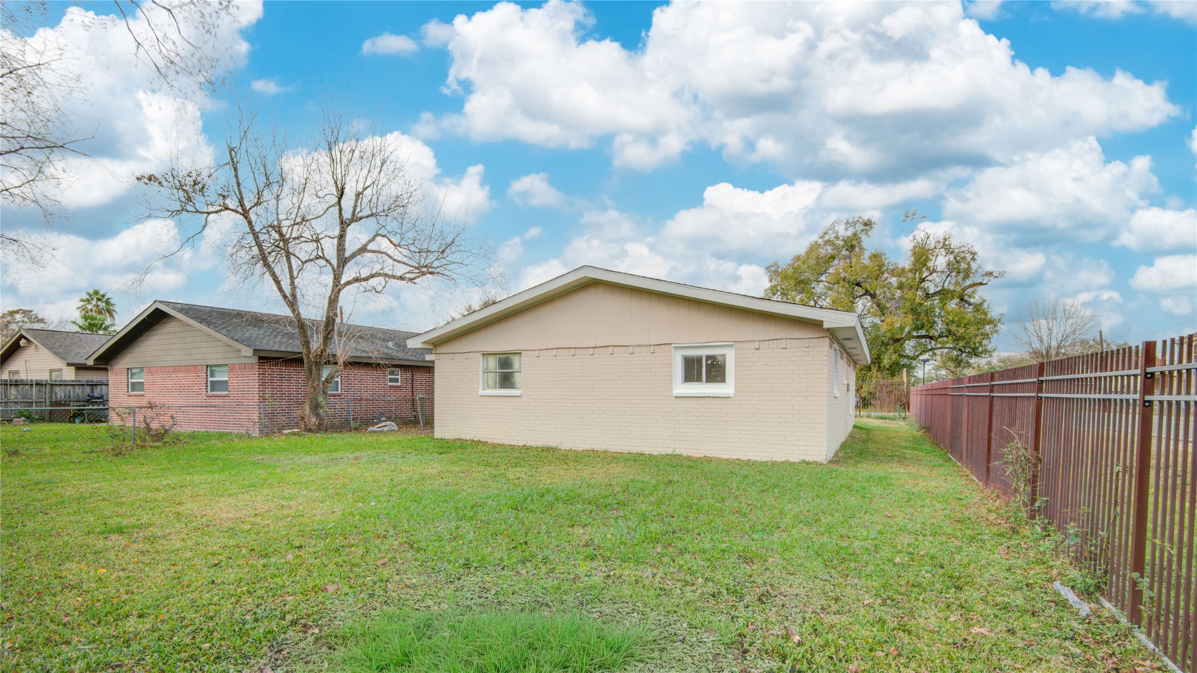 14450 Victoria Street Houston, TX 77015 - Photo 3 of 19 a house view with a garden space