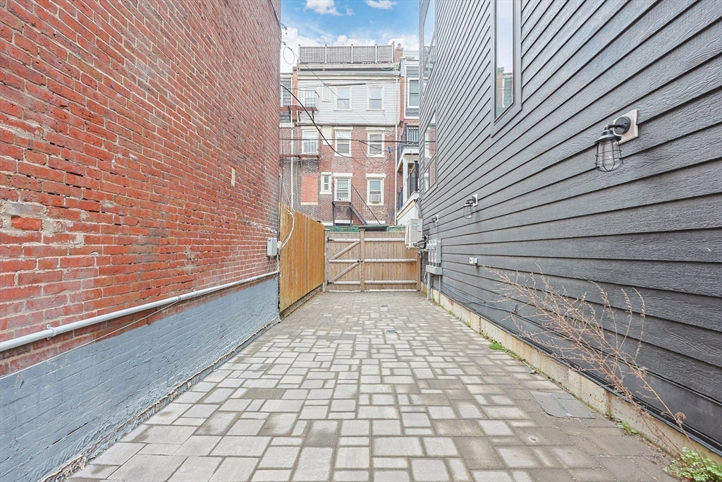 43 Stillman Street, Unit 1 Boston, MA 02113 - Photo 37 of 41