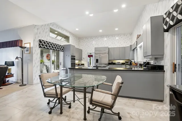 a view of a livingroom and dining room