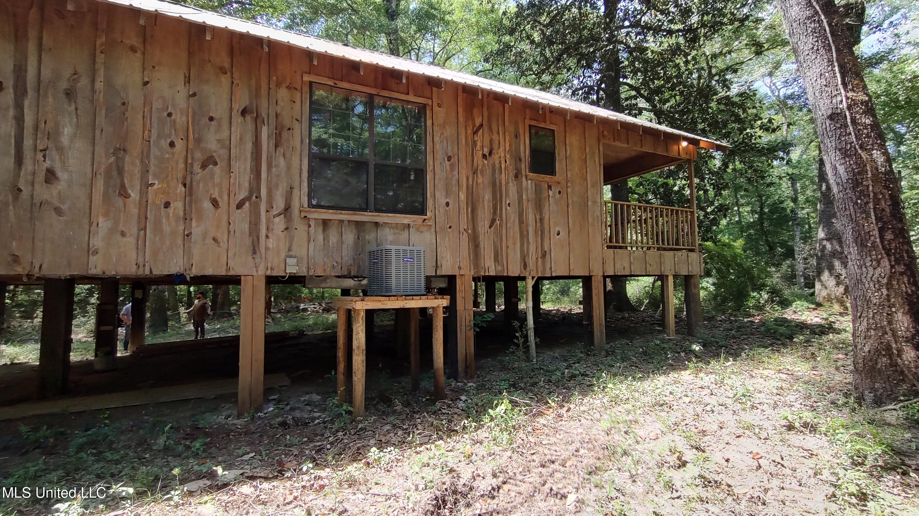 110 Rosenbaum Drive Poplarville, MS 39470 - Photo 26 of 39 Side view 2