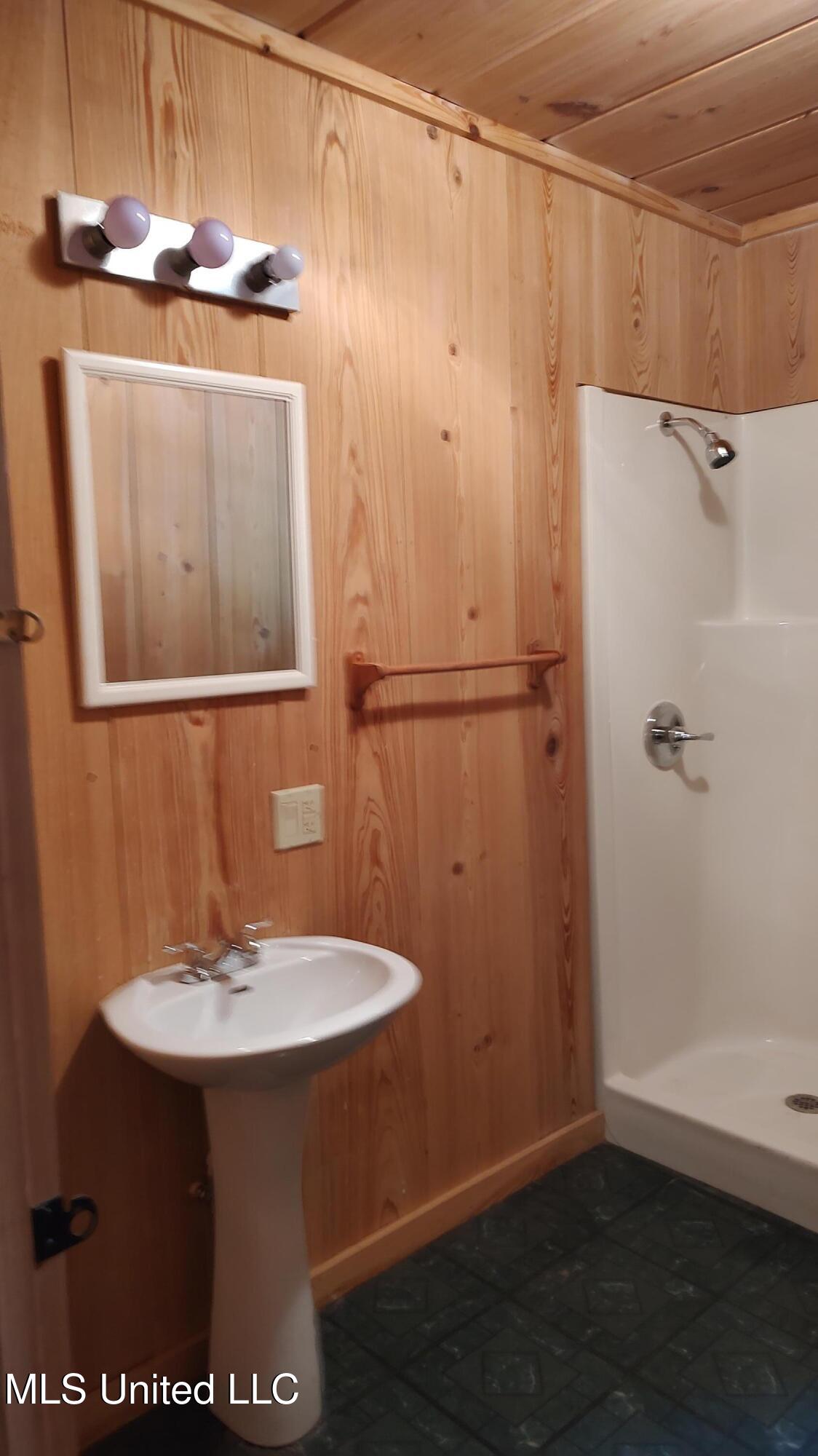 110 Rosenbaum Drive Poplarville, MS 39470 - Photo 27 of 39 Bathroom