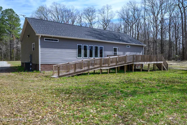 $400,000 | 279 Skippers Lane, New Bern, NC 28562