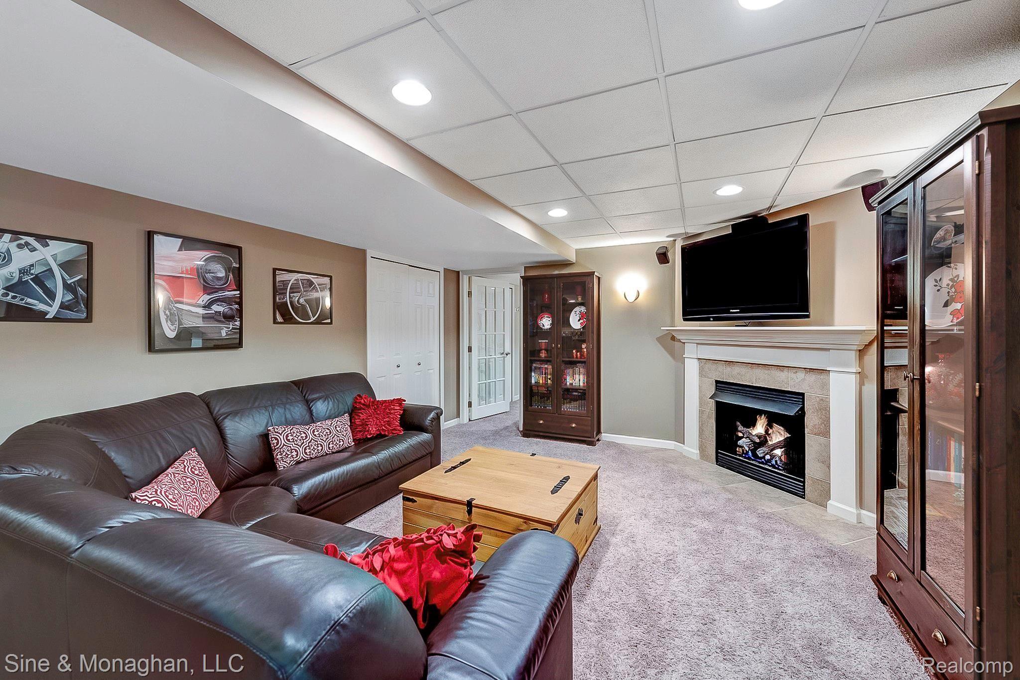 3248 Wren Lane Rochester, MI 48309 - Photo 47 of 65 2nd fireplace, great TV hang out space