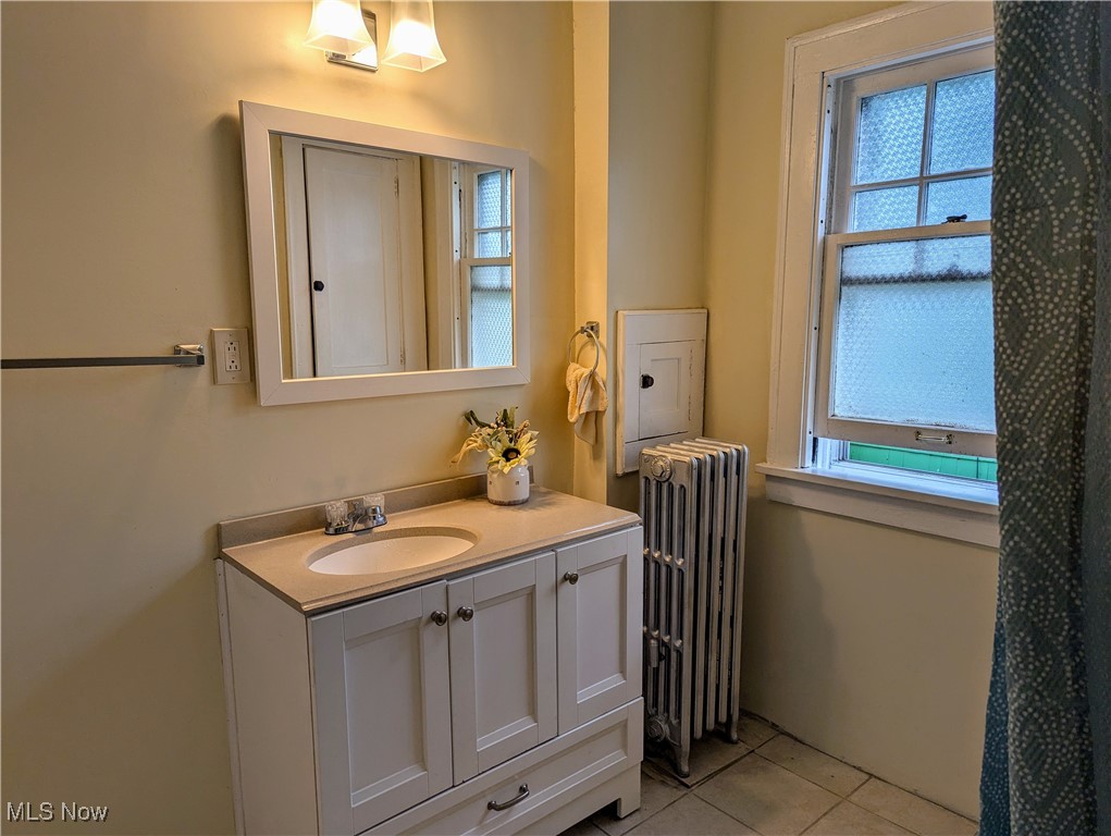 2104 Marlindale Road Cleveland Heights, OH 44118 - Photo 9 of 21 2nd Fl Bathroom