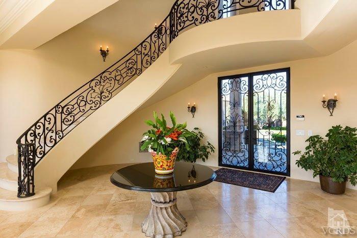 2300 White Stallion Road Thousand Oaks, CA 91361 - Photo 14 of 86 a vase of flowers sitting on a floor
