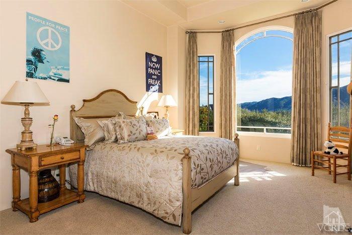2300 White Stallion Road Thousand Oaks, CA 91361 - Photo 32 of 86 a bedroom with a bed and a window