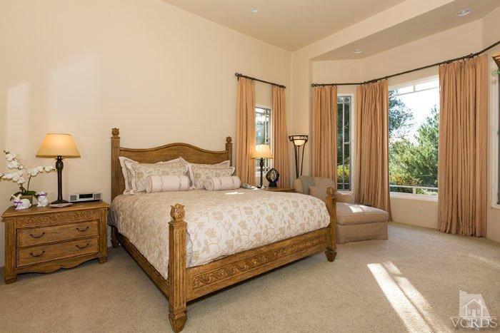 2300 White Stallion Road Thousand Oaks, CA 91361 - Photo 34 of 86 a bedroom with a bed and a lamp