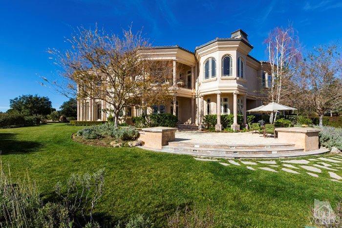 2300 White Stallion Road Thousand Oaks, CA 91361 - Photo 57 of 86 a front view of a building with a garden