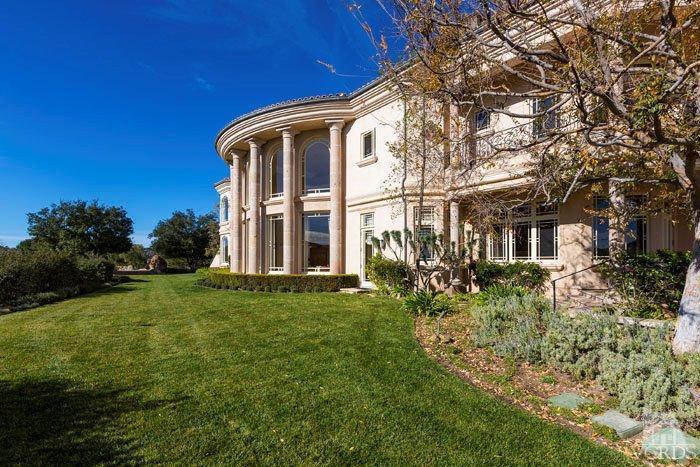 2300 White Stallion Road Thousand Oaks, CA 91361 - Photo 58 of 86 a front view of a house with garden