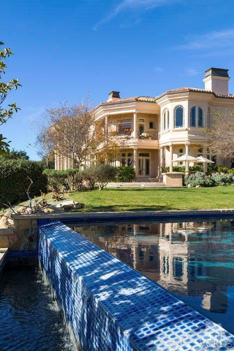 2300 White Stallion Road Thousand Oaks, CA 91361 - Photo 69 of 86 a view of a swimming pool with outdoor seating