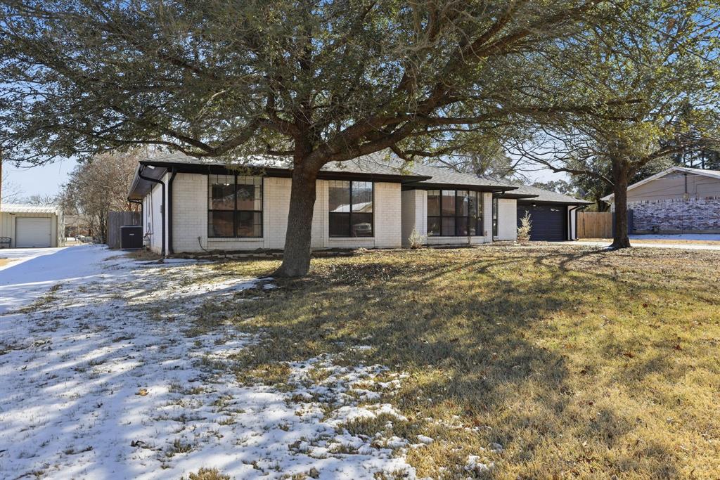 1050 Post Oak Lane Reno, TX 75462 - Photo 3 of 25