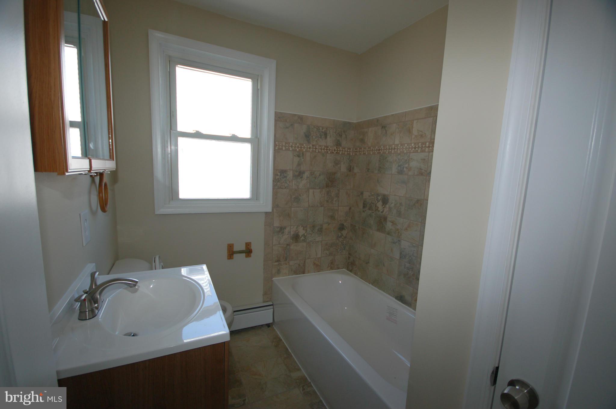 320 Cresswell Road Baltimore, MD 21225 - Photo 12 of 20 Bath