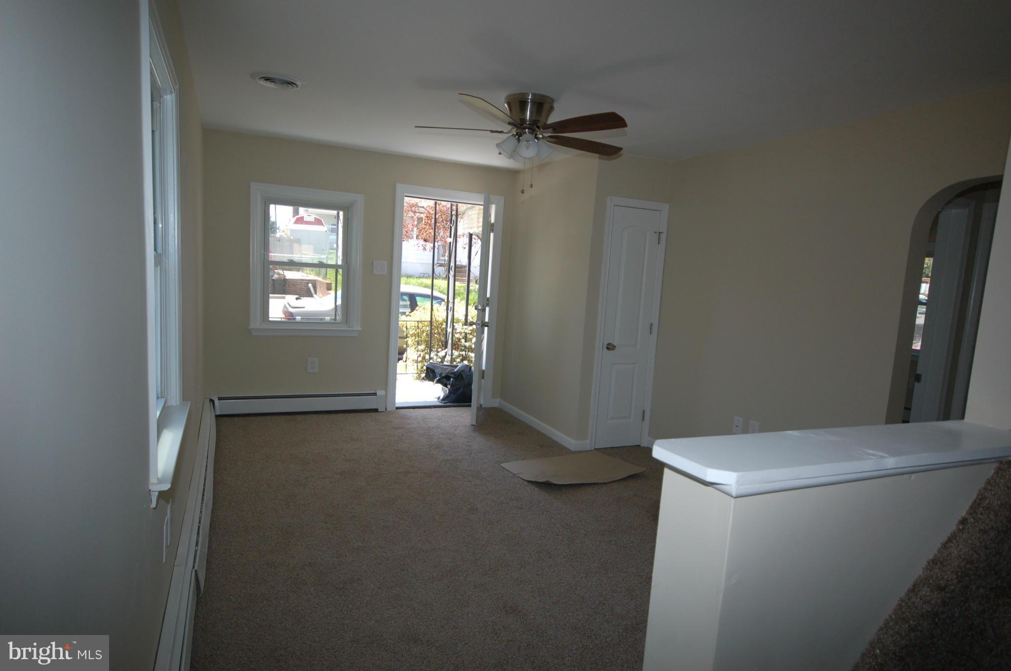 320 Cresswell Road Baltimore, MD 21225 - Photo 10 of 20 Living Room