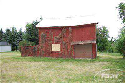 11227 Main Road Fenton, MI 48430 - Photo 3 of 13 20144456-2.JPG