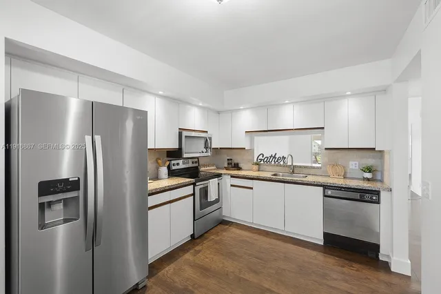 $2,300 | 12950 Southwest 4th Court, Unit 408H, Pembroke Pines, FL 33027