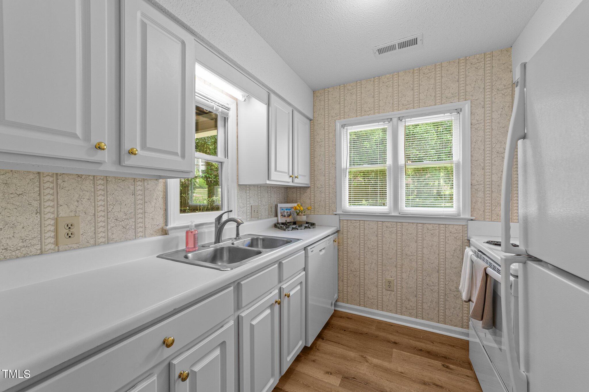2821 Edridge Court, Unit 102 Raleigh, NC 27607 - Photo 7 of 20 5-web-or-mls-VB4A9041