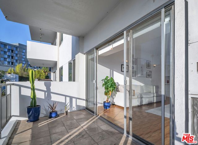 a view of entryway and hall