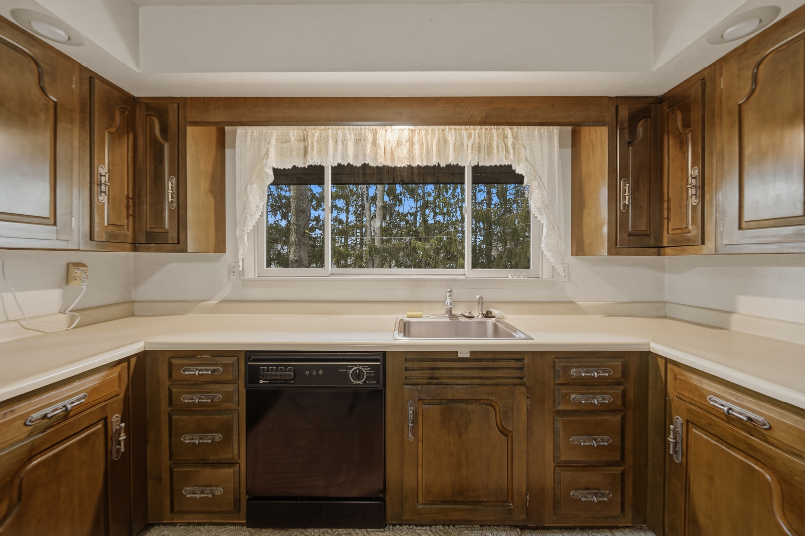 604 Hillandale Court Morrison, IL 61270 - Photo 19 of 35 a sink with granite countertop a sink and cabinets