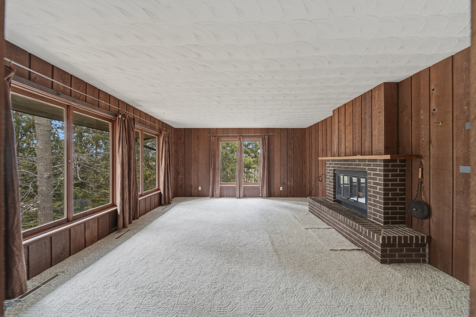 604 Hillandale Court Morrison, IL 61270 - Photo 23 of 35 a view of a room with an empty space and windows