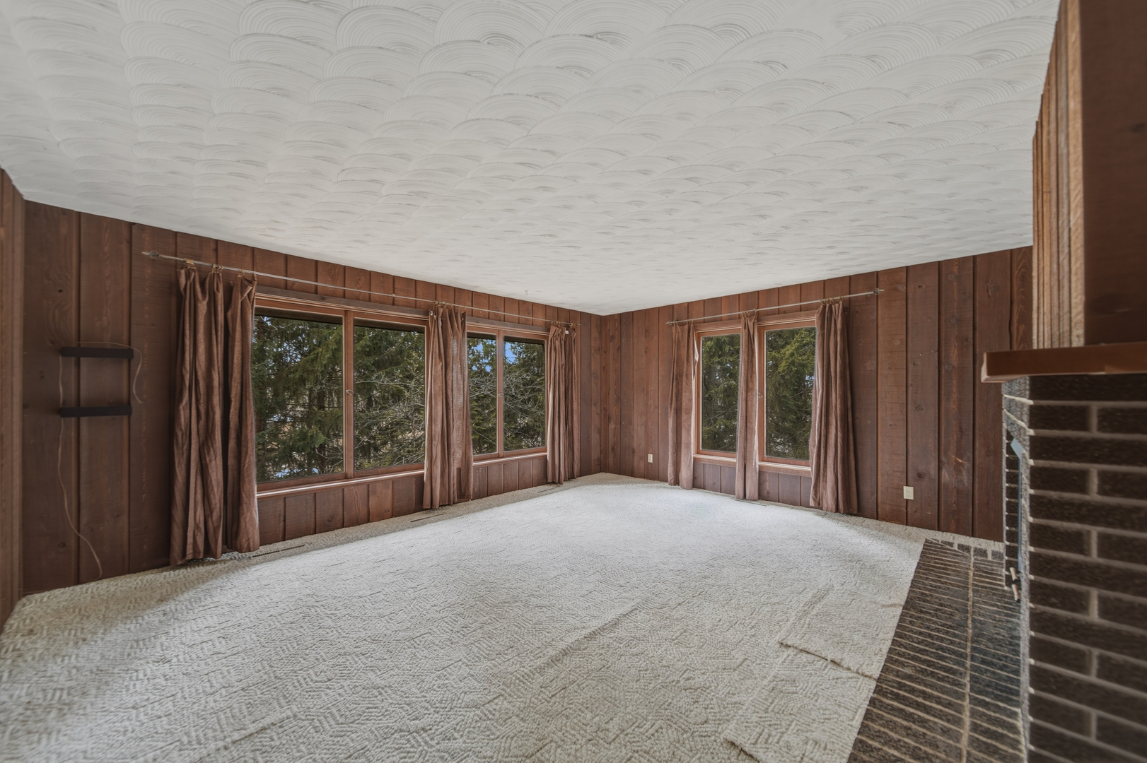 604 Hillandale Court Morrison, IL 61270 - Photo 25 of 35 a view of a house with a balcony