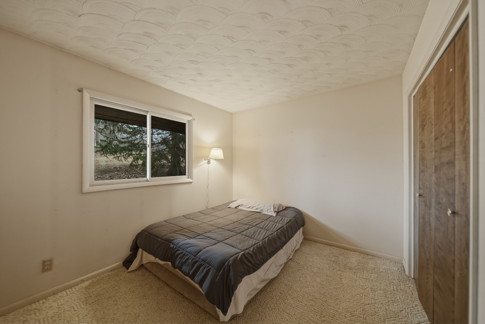 604 Hillandale Court Morrison, IL 61270 - Photo 26 of 35 a bedroom with a bed and a window