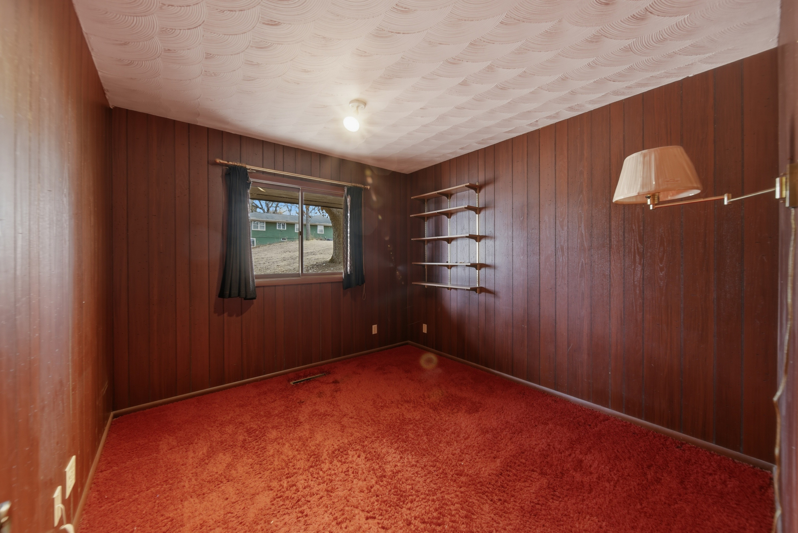 604 Hillandale Court Morrison, IL 61270 - Photo 28 of 35 an empty room with windows