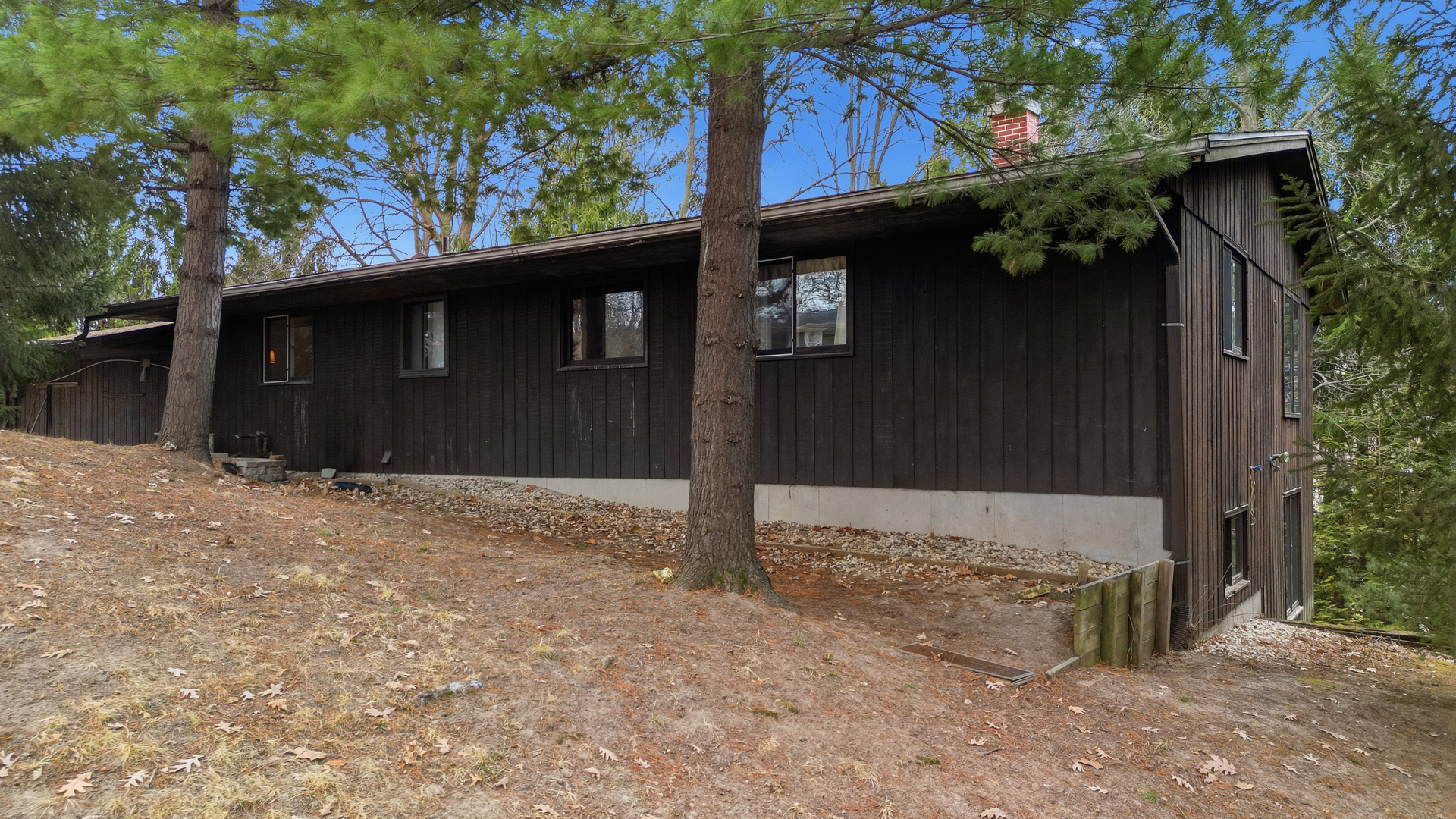 604 Hillandale Court Morrison, IL 61270 - Photo 7 of 35 a backyard of a house with lots of green space