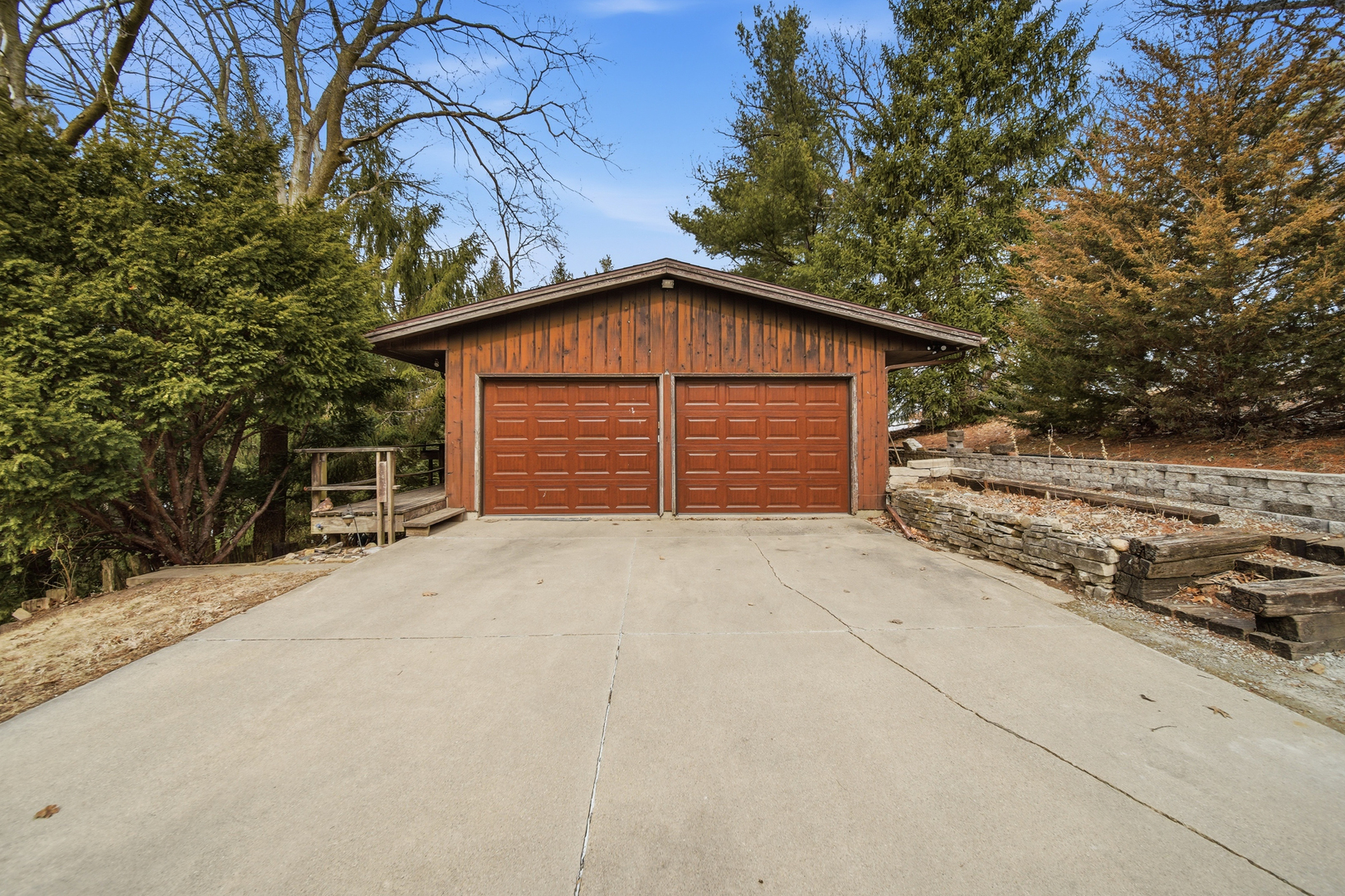 604 Hillandale Court Morrison, IL 61270 - Photo 9 of 35 a view of a house with a yard