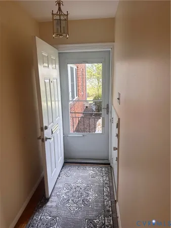 a view of entryway with window