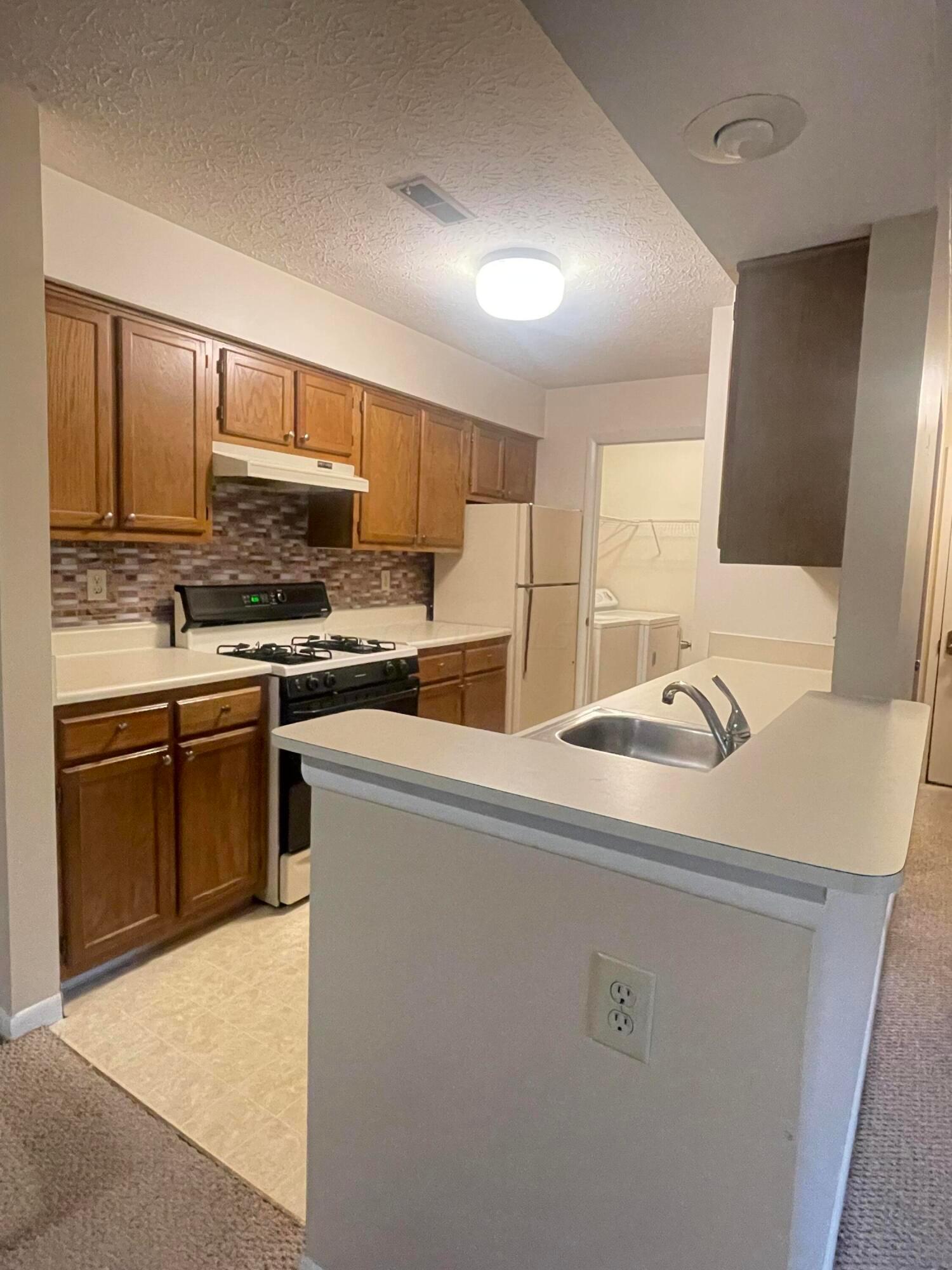 2188 Hedgerow Road, Unit 2188G Columbus, OH 43220 - Photo 5 of 26 Kitchen 1