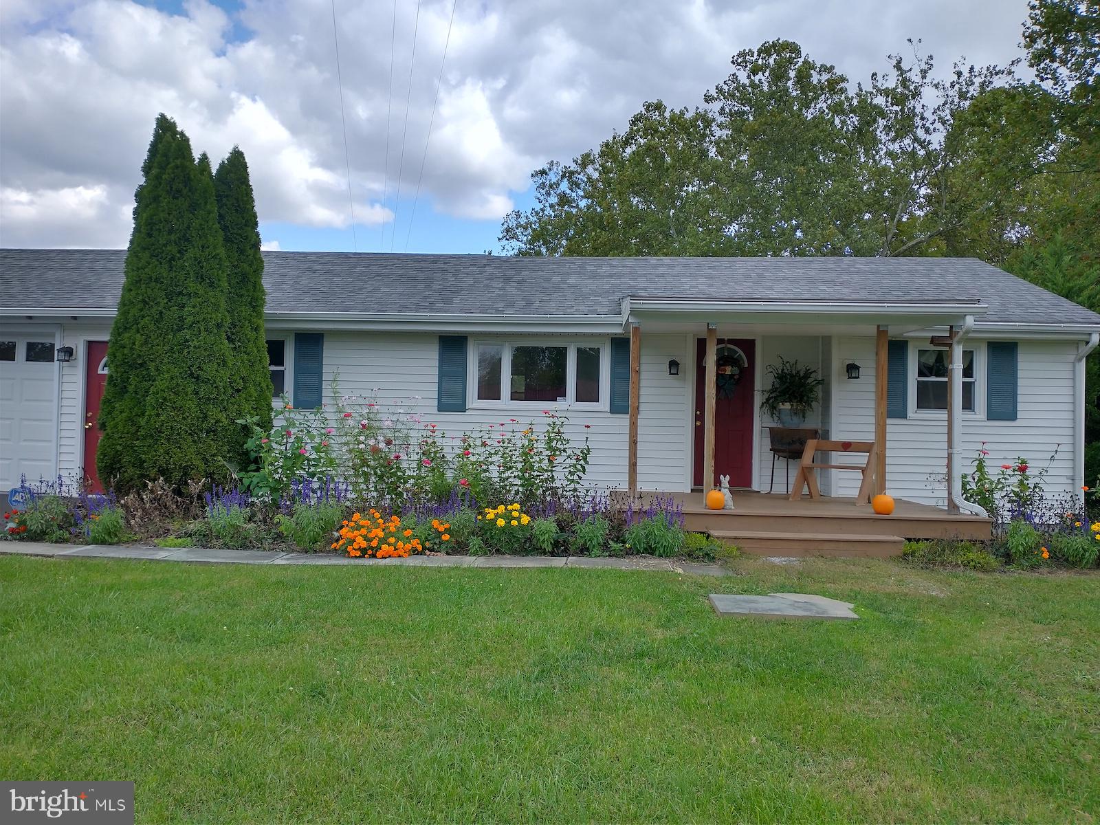 8139 Avis Mill Road Williamsport, MD 21795 - Photo 3 of 32 Adorable Rancher with attached 2 car garage!