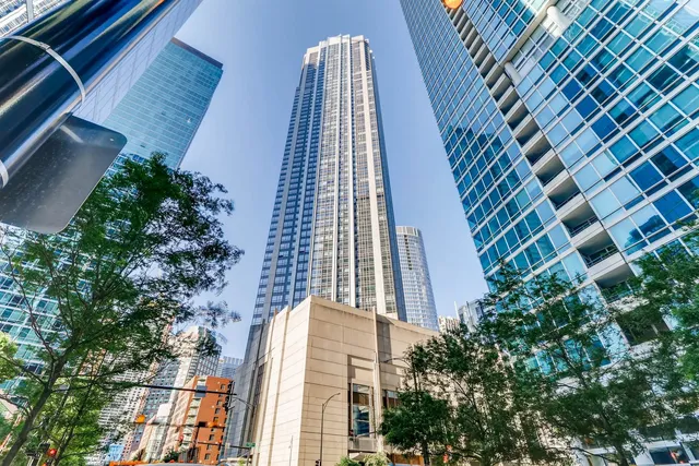 $4,000 | 512 North McClurg Court, Unit 2501, Chicago, IL 60611