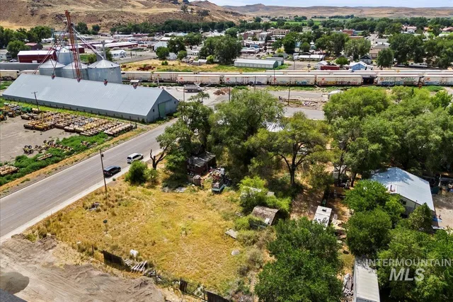 $99,999 | 555 14th Street North, Vale, OR 97918