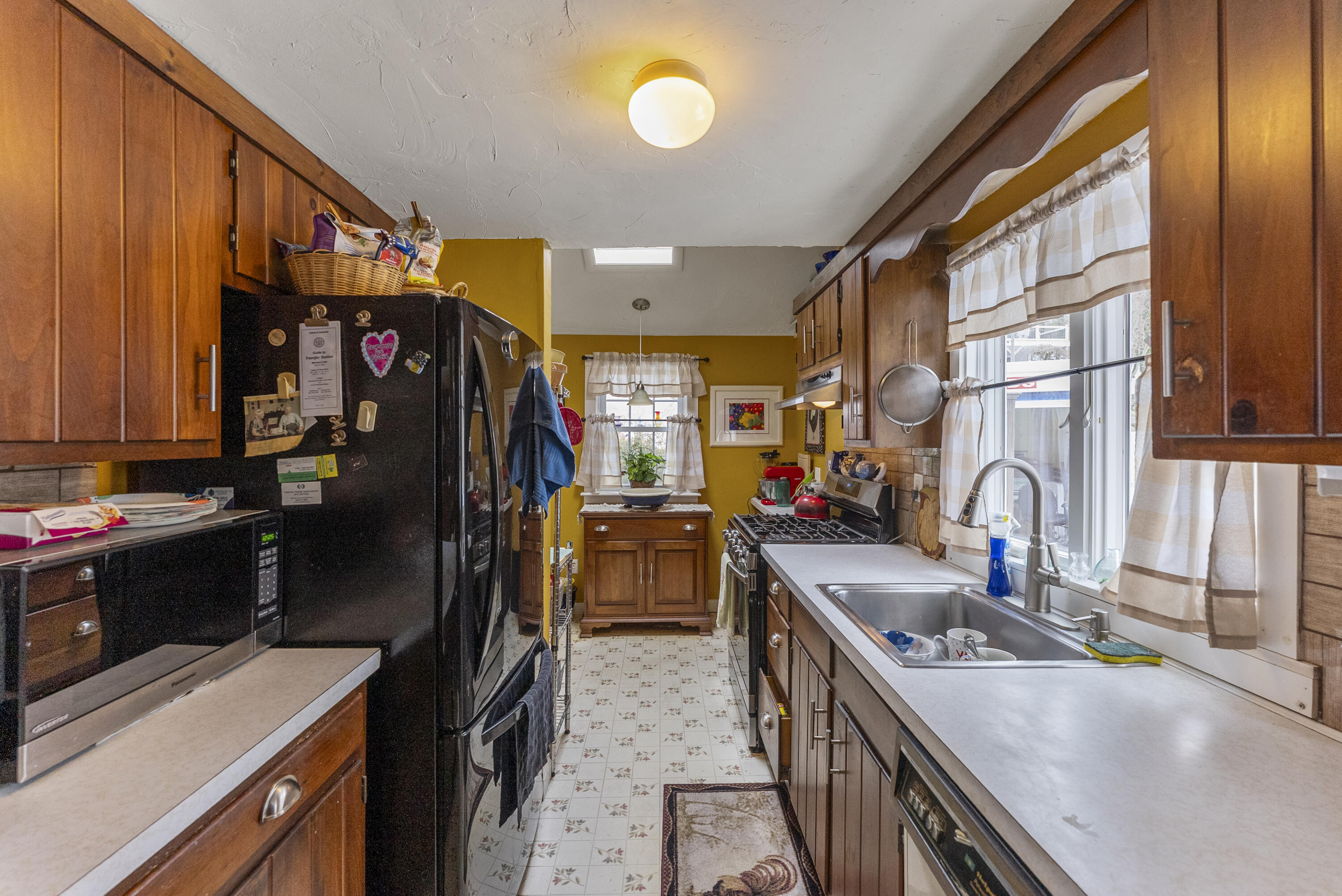 24 E Road Mashpee, MA 02649 - Photo 25 of 43 a kitchen that has a lot of cabinets in it